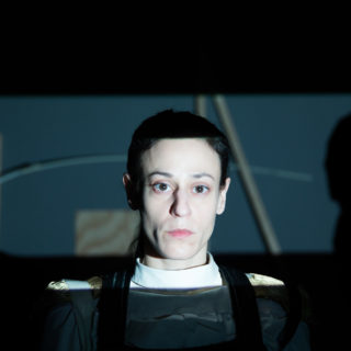 Δήμητρα Βλαγκοπούλου: «Προσπαθήσαμε να ανακαλύψουμε όλα τα υλικά που τον συνθέτουν και κρύβονται μέσα στις λέξεις του Άμλετ»