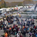Ισπανία: Διαδηλωτές υπέρ της ανεξαρτησίας της Καταλονίας συνεχίζουν τον αποκλεισμό αυτοκινητόδρομου που συνδέει τη Γαλλία με την Ισπανία