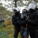 Γαλλία: Ξεκινά σήμερα η πρώτη δίκη αστυνομικού που κατηγορείται για άσκηση βίας σε βάρος των “κίτρινων γιλέκων” στο Παρίσι