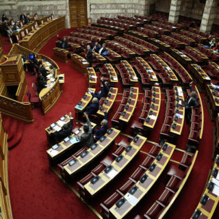 Συνταγματική Αναθεώρηση: Γιατί δεν έχουμε μάθει ακόμα την ονομαστική λίστα της ψηφοφορίας;