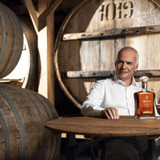 Ο Κωνσταντίνος Ράπτης, ο 5ος Metaxa Master, σας προσκαλεί να γνωρίσετε την πιο πρόσφατη έκφραση της τέχνης του, το METAXA Angels’ Treasure Single Cask Strength, N°1019