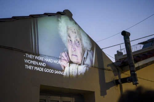 Οι απόγονοι των Μικρασιατών προσφύγων της Άνω Ελευσίνας πρωταγωνιστούν σε μια site-specific περιπατητική παράσταση