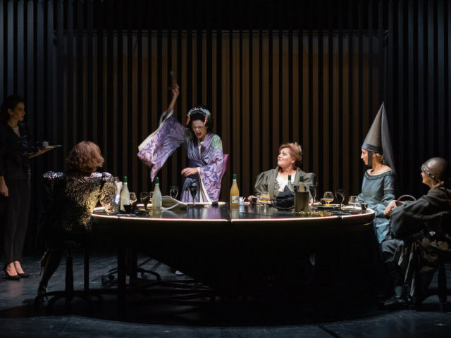 Top girls: Top πολιτικό έργο, top ερμηνείες, top σκηνοθεσία