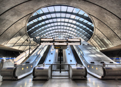 Έκλεισαν οι σταθμοί του υπογείου του Λονδίνου Canada Water και Canary Wharf