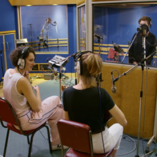 Ολίβια Κόλμαν και Φοίβη Γουόλερ-Μπριτζ διασκευάζουν Portishead για καλό σκοπό