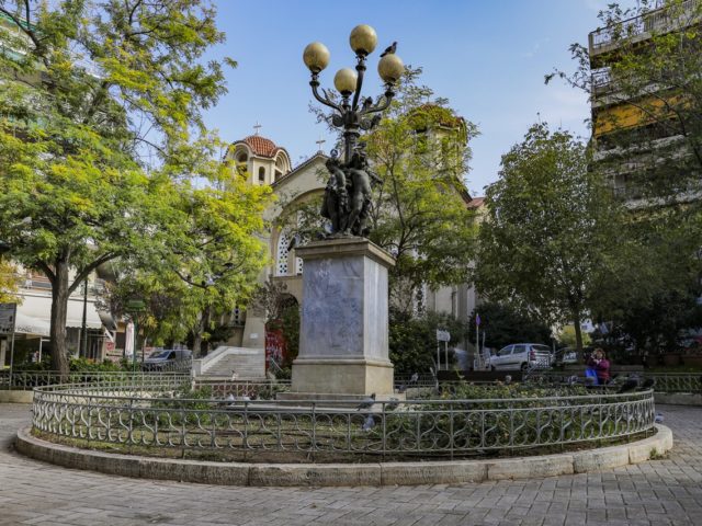 Πώς κυλάει η ζωή στην πλατεία του Αγ. Γεωργίου στην Κυψέλη;