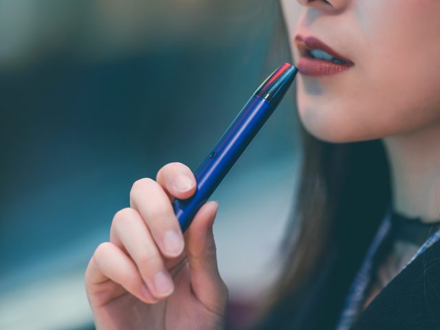 Φιλιππίνες: Η αστυνομία θα συλλαμβάνει πλέον όσους ατμίζουν δημοσίως