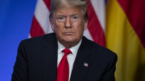 Την παραπομπή του Τραμπ ανακοίνωσε η πρόεδρος της αμερικανικής Βουλής