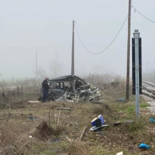 Λάρισα: Αμαξοστοιχία παρεσύρε οδηγό αυτοκινήτου