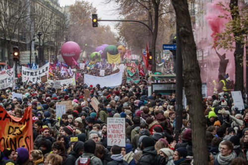 Συνεχίζονται στη Γαλλία οι απεργιακές κινητοποιήσεις κατά της μεταρρύθμισης του συνταξιοδοτικού συστήματος