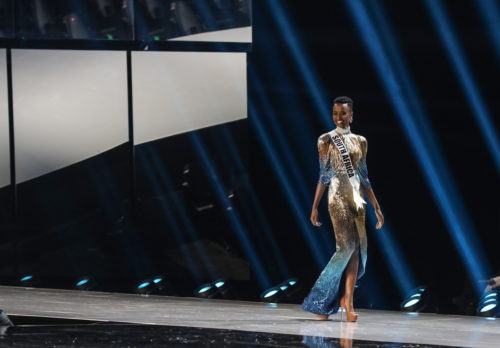 Μις Υφήλιος 2019: Νικήτρια η Ζοζιμπίνι Τούνζι από τη Νότια Αφρική [ΕΙΚΟΝΕΣ]