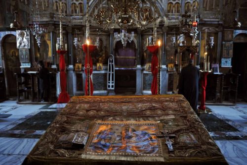 ‘Αγιον Όρος: Νεκρός Ρουμάνος επισκέπτης. Έπεσε από ύψος 30 μέτρων