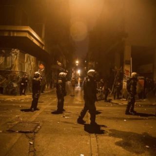 «Γυμνή ζωή»: Το ξεγύμνωμα ως θεμέλιο του νέου αυταρχισμού