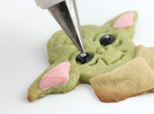 Μπισκοτάκια «baby Yoda» για τις γιορτές