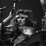 Ο Tommy Lee έστειλε επιστολή στον Μάκη Βορίδη για τα γαϊδουράκια της Σαντορίνης