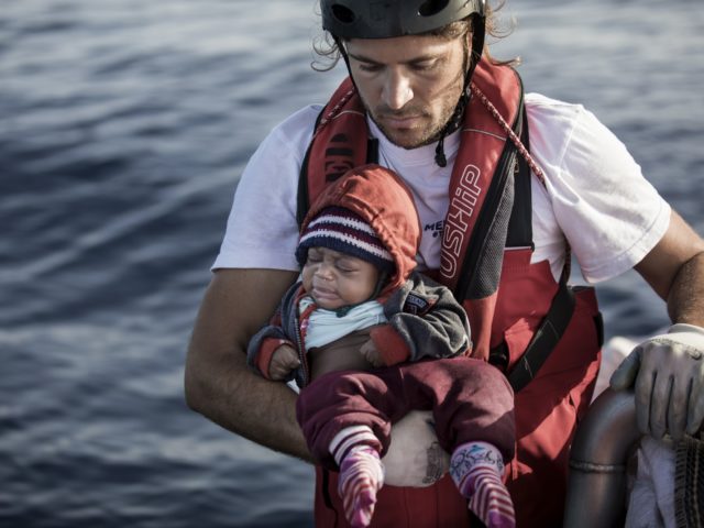 Ιάσονας Αποστολόπουλος: «Στη Μεσόγειο, χάνουν τη ζωή τους χιλιάδες πρόσφυγες και δεν το μαθαίνει κανείς»