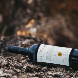 “The Fallen Oak”: Το Κτήμα Κυρ-Γιάννη τιμά την «Πεσούσα Δρυ» και επανασυστήνει ένα από τα πιο κλασικά του κρασιά