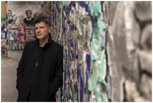 Τα «Τραγούδια του Πεζοδρομίου» του Φοίβου Δεληβοριά επιστρέφουν για μία τελευταία παράσταση στη Θεσσαλονίκη