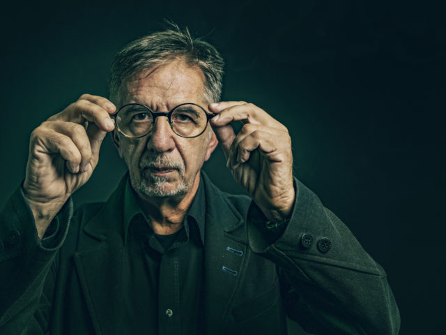 Ο Δημήτρης Καμαρωτός μετατρέπει τη βουή της Αθήνας σε μουσική