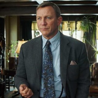 «Στα Μαχαίρια»: Ο Τζέιμς Μποντ σε μυστήριο α λα Αγκάθα Κρίστι. Θα το καταδιασκεδάσετε.