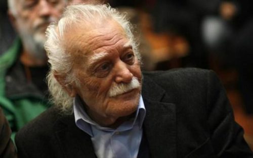 Ο Μανώλης Γλέζος συνεχίζει να νοσηλεύεται στο ΝΙΜΤΣ