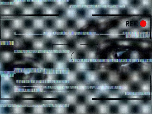 Η Καρλότα Πράδο βιάστηκε μπροστά στις κάμερες. Δύο φορές.