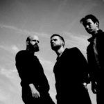 Οι White Lies επιστρέφουν για να γιορτάσουν μαζί μας τα 10 χρόνια από την κυκλοφορία του “Lose My Life…”