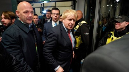 Οι Συντηρητικοί του Μπ. Τζόνσον εξασφαλίζουν την πλειοψηφία των εδρών του κοινοβουλίου