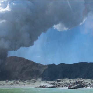 Πέντε νεκροί και δεκάδες τραυματίες από έκρηξη ηφαιστείου στη Νέα Ζηλανδία (βίντεο)