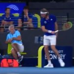 Οικογενειακές Ιστορίες: Σήμερα ο Στέφανος Τσιτσιπάς κάνει σερβίς στον πατέρα του (ΒΙΝΤΕΟ)