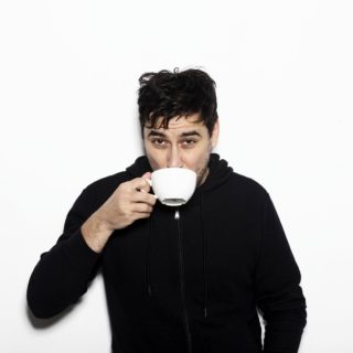 Ο Βασίλης Μαυρογεωργίου θέλει να βγάλει τα μάτια του και να τα στείλει στους υπεύθυνους των ελληνικών τηλεοπτικών προγραμμάτων