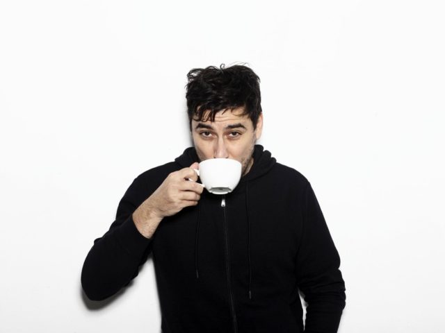 Ο Βασίλης Μαυρογεωργίου θέλει να βγάλει τα μάτια του και να τα στείλει στους υπεύθυνους των ελληνικών τηλεοπτικών προγραμμάτων