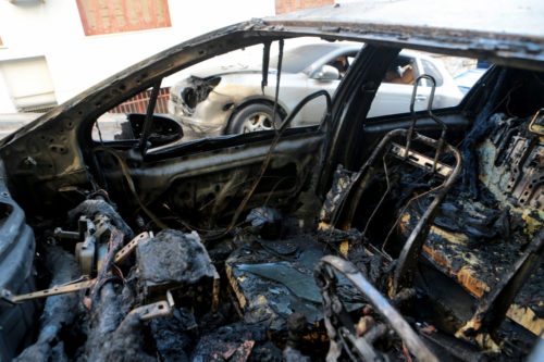 Πυρπόλησαν τέσσερα αυτοκίνητα τα ξημερώματα στο Κολωνάκι