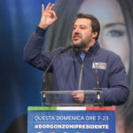 Ιταλία: Το Facebook «κατεβάζει» βίντεο του Σαλβίνι που τον δείχνει να χτυπά σε θυροτηλέφωνο ιταλοτυνησιακής οικογένειας [ΒΙΝΤΕΟ]