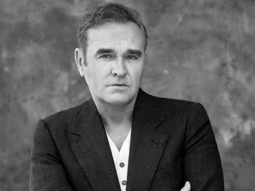 Στο νέο του κομμάτι ο Morrissey αναρωτιέται “Bobby, Don’t You Think They Know?”