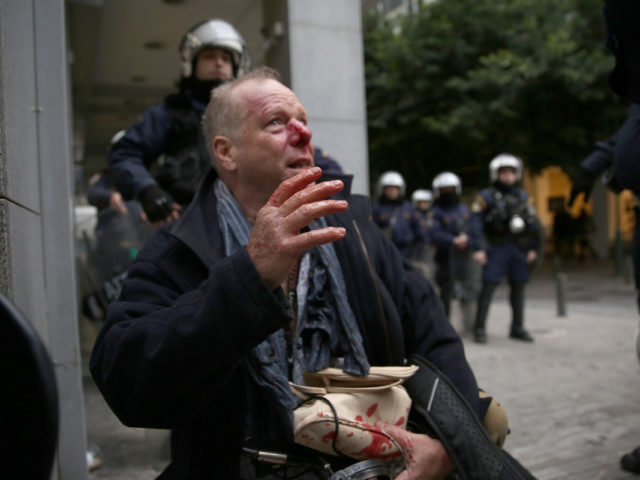 «Νόμος και Τάξη» ξεκουράζονται σήμερα Κυριακή κι ακροδεξιοί ξυλοκόπησαν Γερμανό δημοσιογράφο στο Σύνταγμα