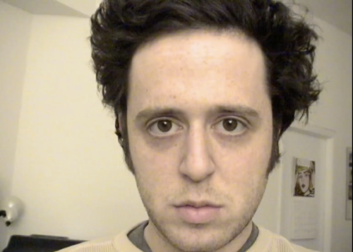 Έβγαζε μια σέλφι κάθε μέρα για 20 χρόνια. Το βίντεο είναι απρόσμενα συγκινητικό