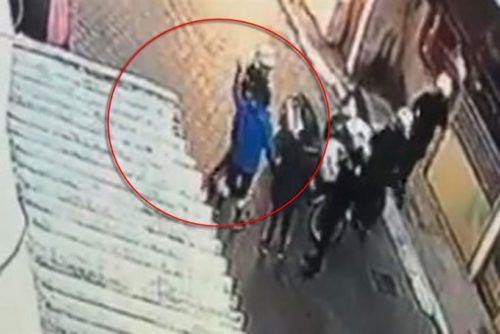 Στο δικαστήριo παρουσιάστηκε ο αστυνομικός που χτύπησε 11χρονο στο Μενίδι