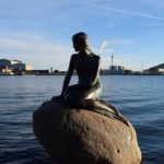 Δανία: Άγνωστοι βανδάλισαν ξανά το άγαλμα της Μικρής Γοργόνας