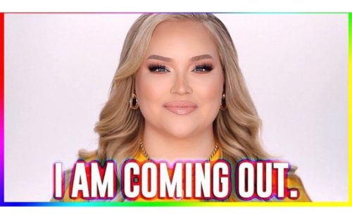 Διάσημη youtuber έπεσε θύμα εκβιασμού και αποκάλυψε πως είναι transgender [ΒΙΝΤΕΟ]