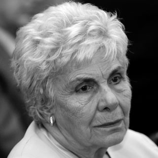 Κική Δημουλά: «Έμπνευση είναι η φιλόδοξη σκιά μιας ασήμαντης στιγμής…»