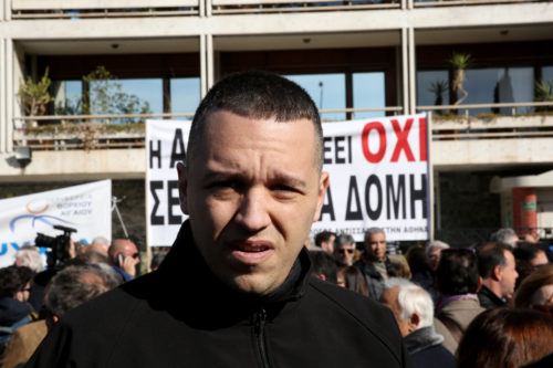 «Έξω οι δολοφόνοι»: Οι νησιώτες έδιωξαν Κασιδιάρη και Λαγό [ΒΙΝΤΕΟ]