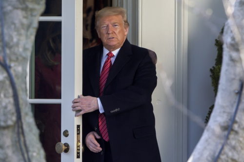 Τραμπ: Τον Σάντερς δεν θα τον αφήσουν να βγει οι Δημοκρατικοί