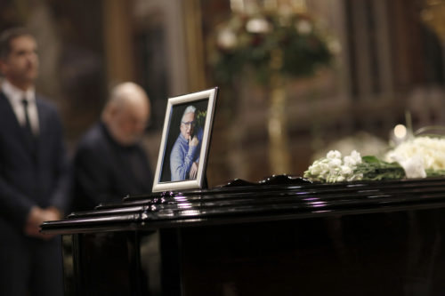 Το τελευταίο αντίο στον Κώστα Βουτσά