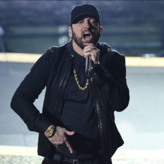 Αντιδρά στην εκστρατεία «διαγραφής» του ο Eminem