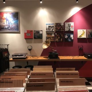 Το αγαπημένο μας MONO bar στην Πάτρα απέκτησε κι αδερφάκι-δισκάδικο.