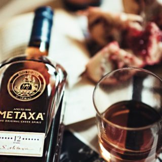 Τέσσερα σπιτικά κοκτέιλ για να γίνει το σαλόνι σας η νέα αγαπημένη σας μπάρα