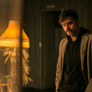 Ο Γιώργος Παπαγεωργίου αναδεικνύει τον ανθρωποκεντρικό πυρήνα στο «Ξαφνικά πέρσι το καλοκαίρι»