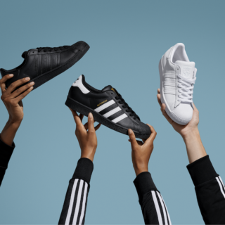 Οι πιο κουλ τύποι μαζεύονται χάρη στο Superstar των adidas Originals  και σπάνε τα στεγανά