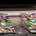 Ράμπες για αναπηρικά αμαξίδια από τουβλάκια Lego κατασκευάζει μια Γεμανίδα γιαγιά [BINTEO]